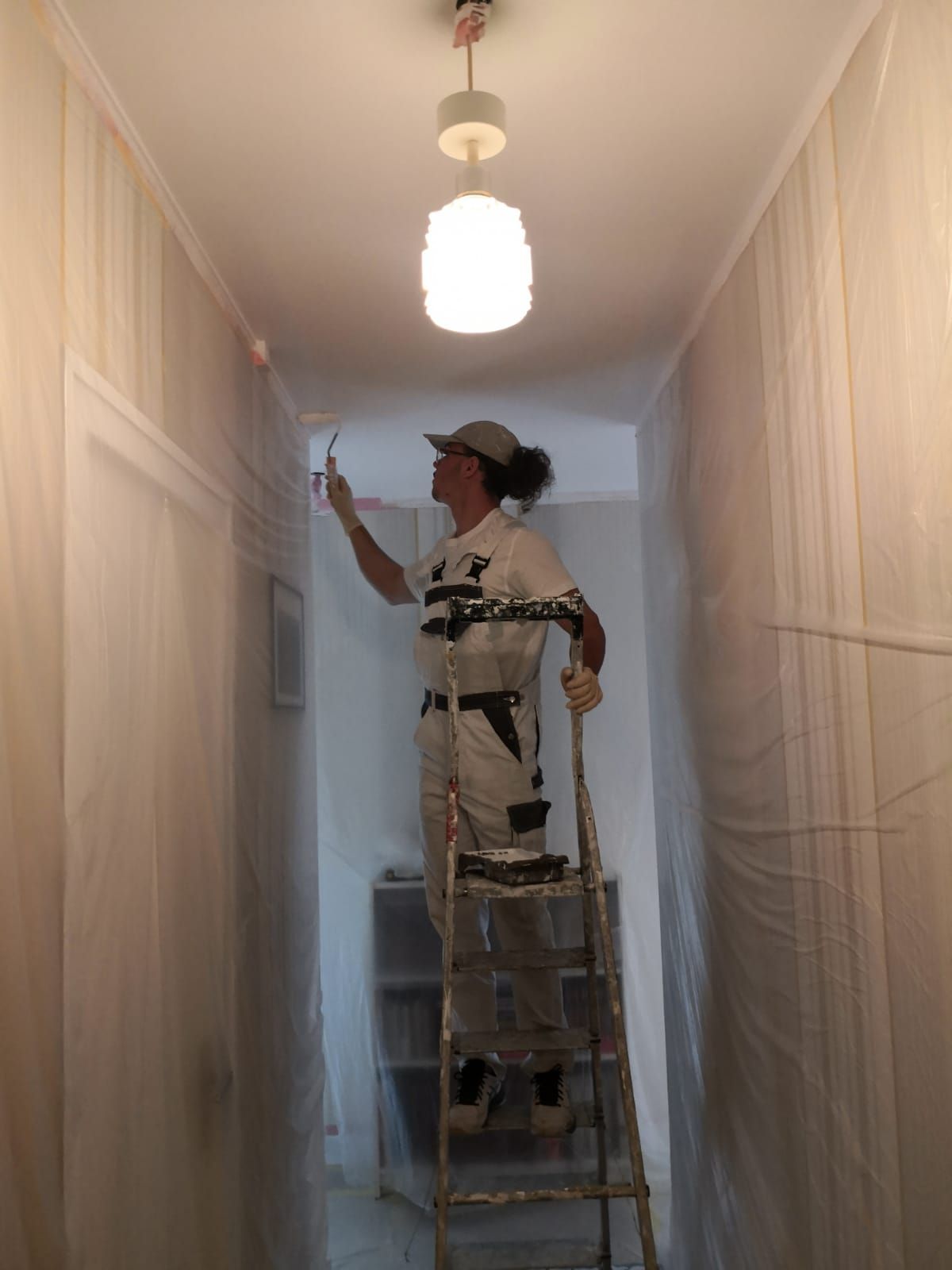 Peinture d'un plafond ancien au rouleau
